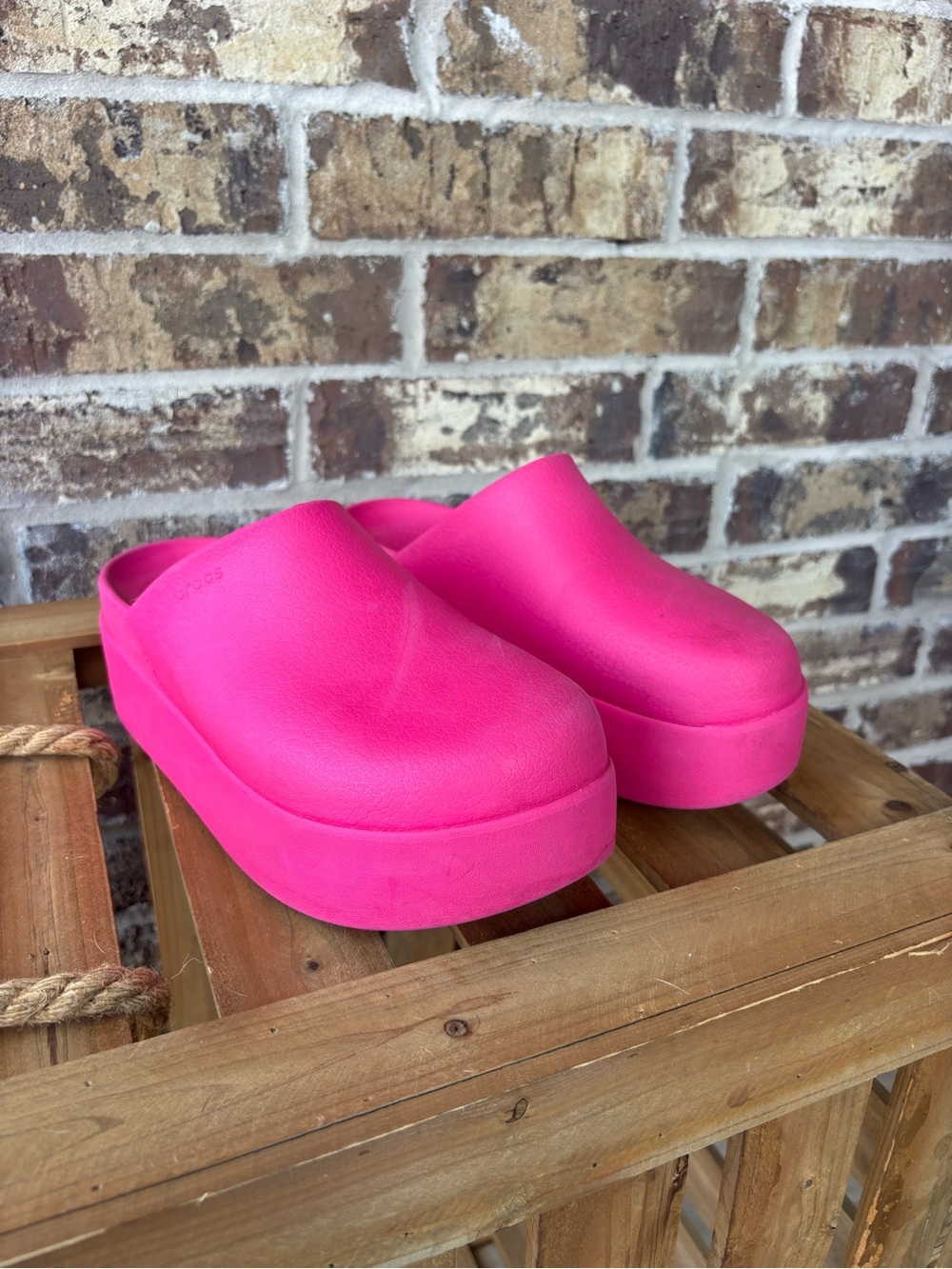 Crocs Platform Clogs Hot Pink Fuchsia Women’s 9 Classic Slip On Shoes